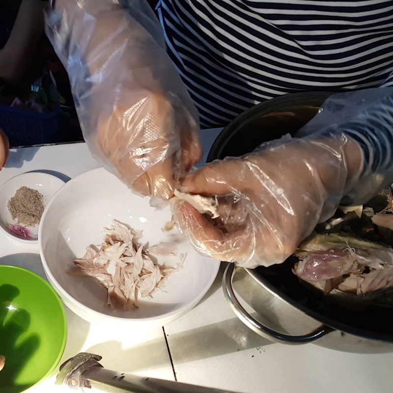 Step 4 Cooking chicken porridge Chicken porridge with mushroom and mung bean