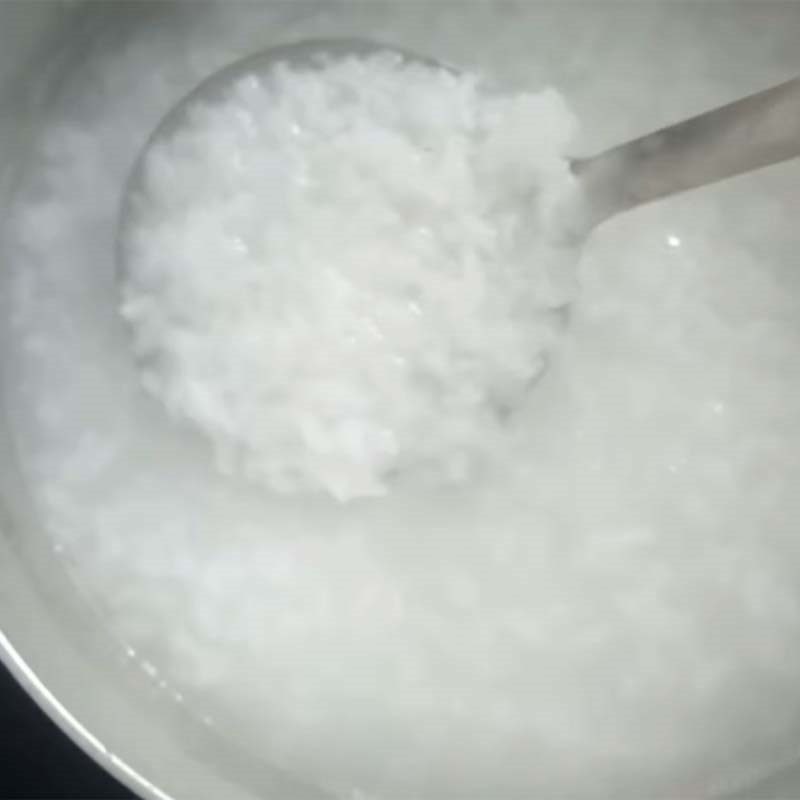 Step 2 Cook white porridge for Salted Egg Porridge