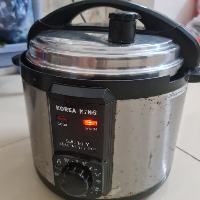 Step 3 Cook porridge with a pressure cooker Chicken porridge with perilla