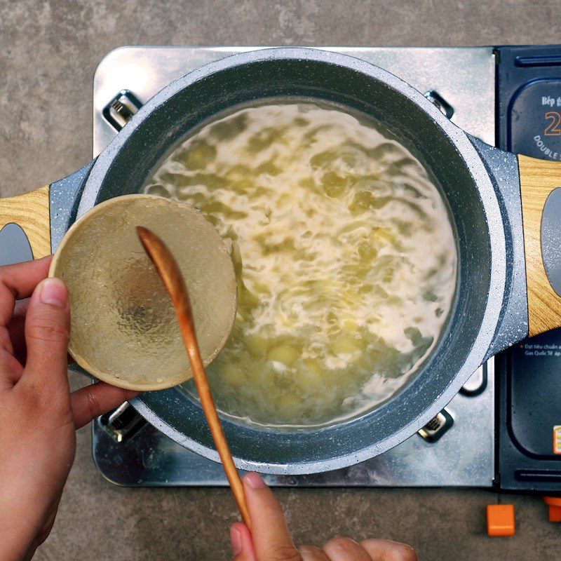 Step 3 Cook dessert Snow lotus seed dessert