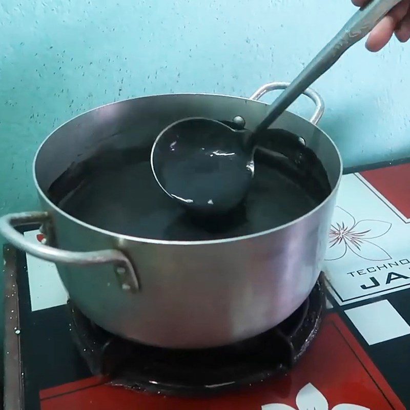 Step 3 Cook the dessert Black sesame dessert with coconut milk