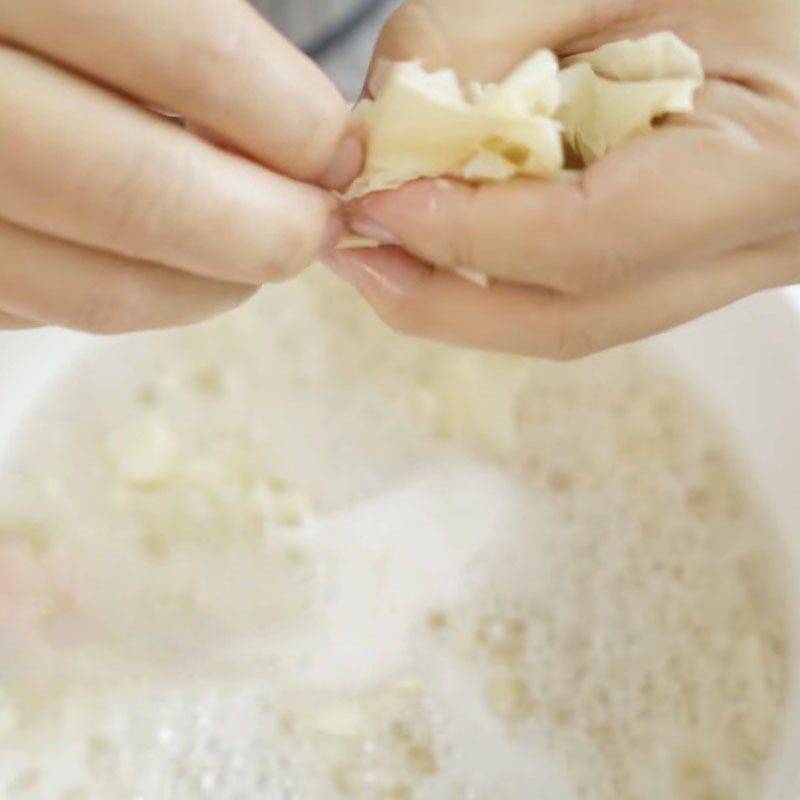 Step 3 Cook bo bo dessert with ginkgo and tofu skin Bo bo dessert with ginkgo and tofu skin