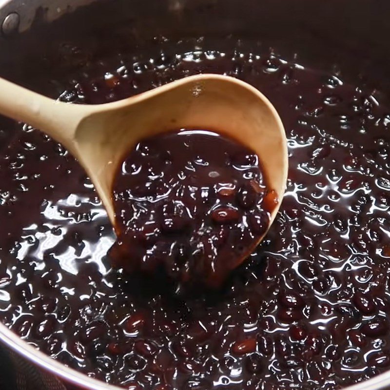 Step 5 Cooking black bean dessert with coconut milk Black bean dessert with coconut milk