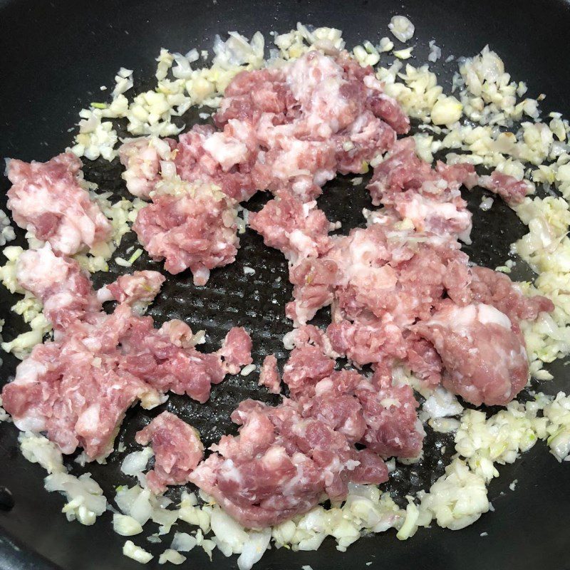 Step 3 Cooking the ingredients for pork liver pate with chicken liver