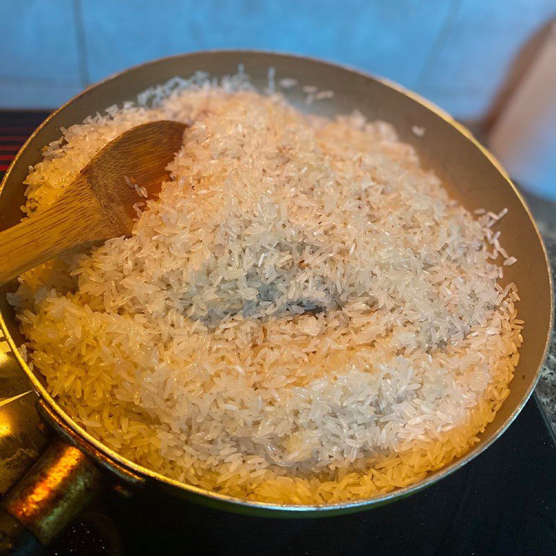 Step 2 Cooking rice Hainan Chicken Rice (recipe shared by user)