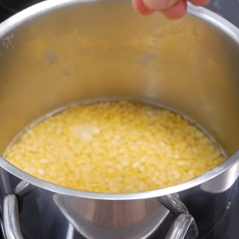 Step 4 Cook mung beans and mix with coconut milk