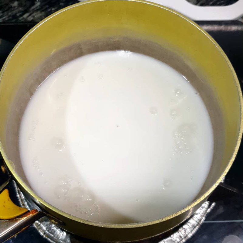 Step 1 Cook the sugar for baked coconut cake using an air fryer