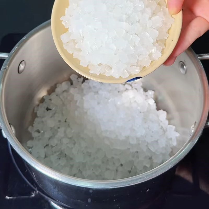 Step 1 Cook rock sugar with fish sauce Gỏi chả lụa