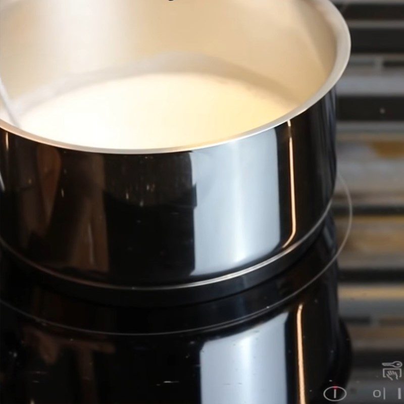 Step 5 Cook palm sugar and coconut milk for pandan leaf cake - sweet cake