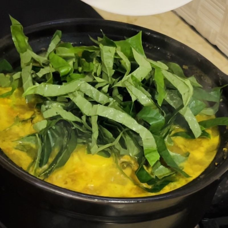 Step 2 Cooking frog stew with eggplant (recipe shared by a user)