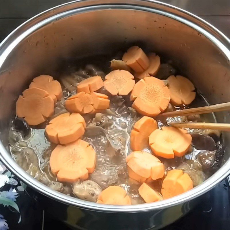 Step 4 Cooking chicken with ingredients Black pepper chicken