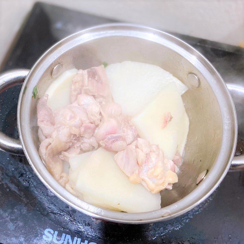 Step 2 Cooking chicken with fresh bamboo shoots Chicken cooked with fresh bamboo shoots (recipe shared by a user)