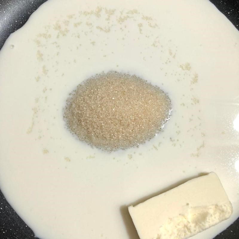 Step 1 Cook the dough mixture for Korean Black Sesame Bread (recipe shared by a user)