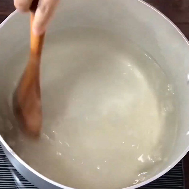 Step 2 Cook the jelly powder mixture with coconut milk