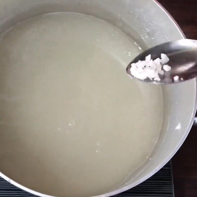 Step 2 Cook the jelly powder mixture with coconut milk