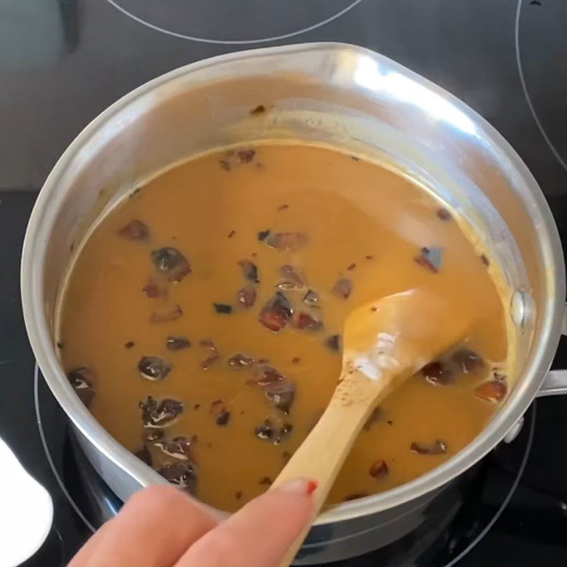 Step 2 Cook the coconut milk cacao mixture for the steamed gan cake