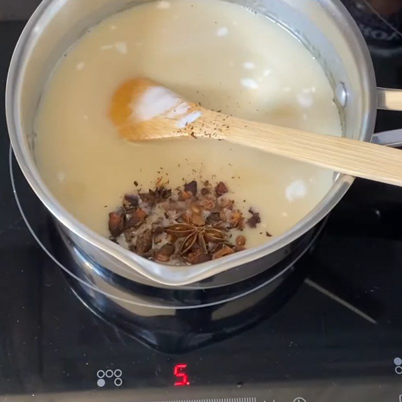 Step 2 Cook the coconut milk cacao mixture for the steamed gan cake