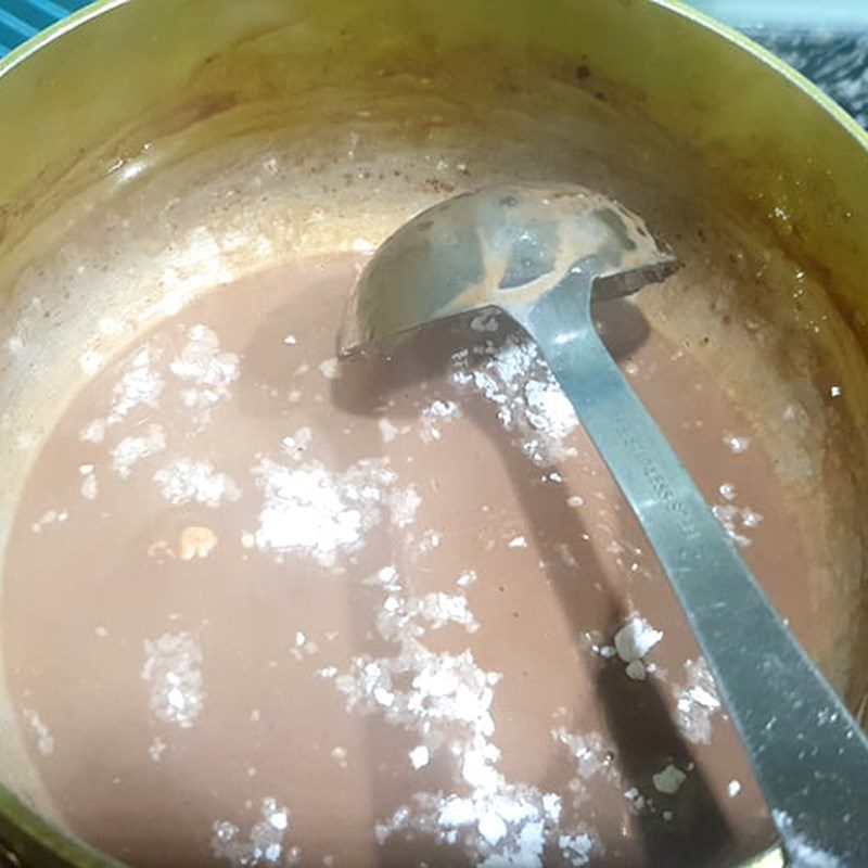 Step 2 Cook the milk mixture for Milo with black sugar pearls (Recipe shared by a user)