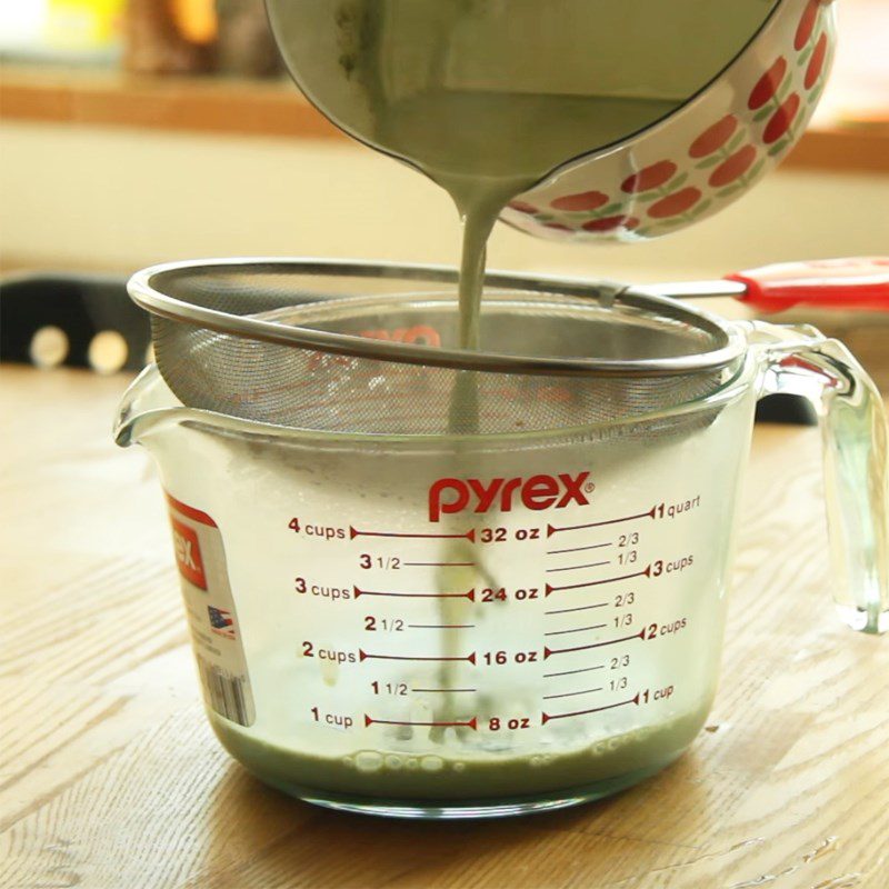 Step 2 Cook the milk and matcha powder mixture Matcha cheese pudding