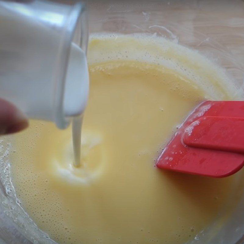 Step 3 Cooking the egg milk mixture with gelatin Flan jelly