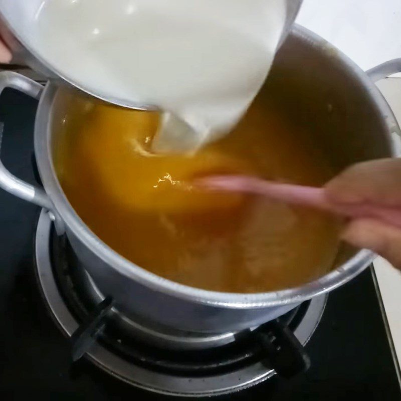 Step 3 Cook the mango mixture for chewy mango cake