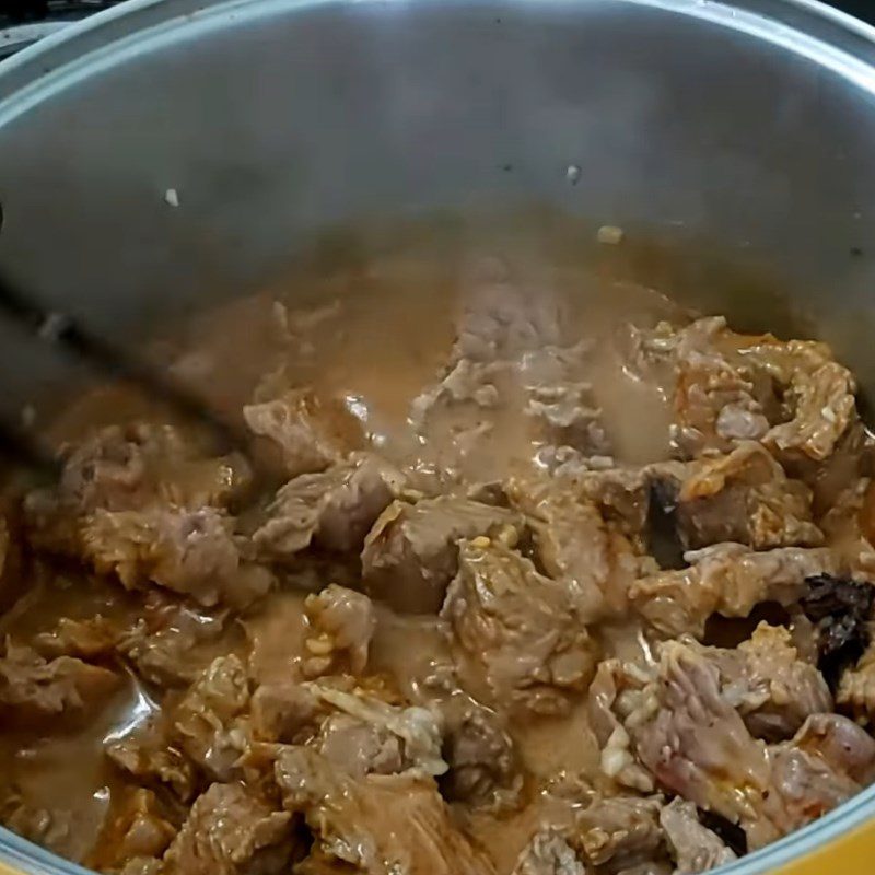 Step 2 Cook the hot pot Beef hot pot with taro