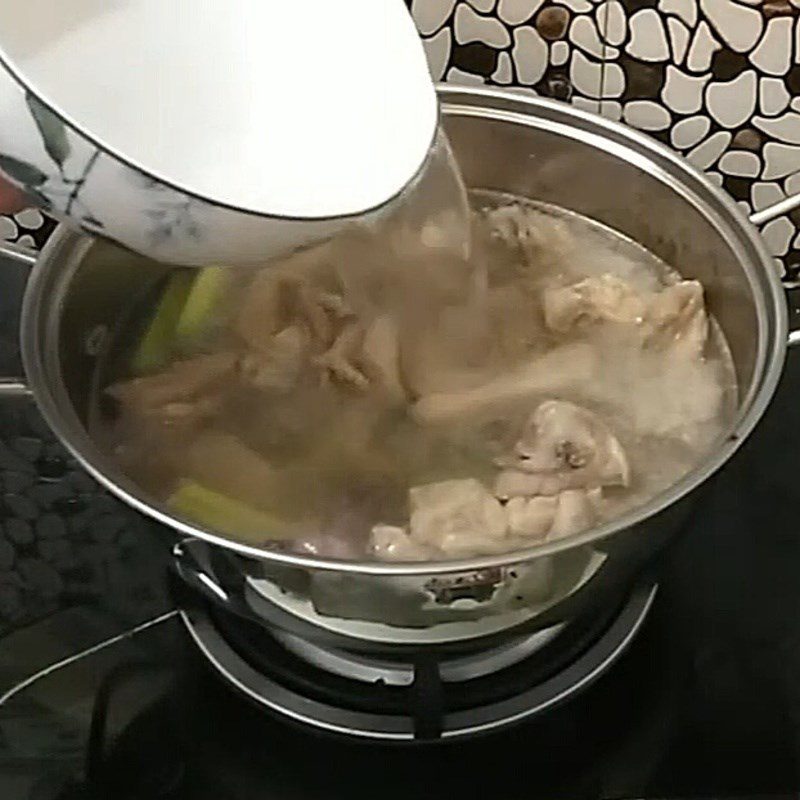 Step 4 Cook the hotpot Coconut chicken hotpot