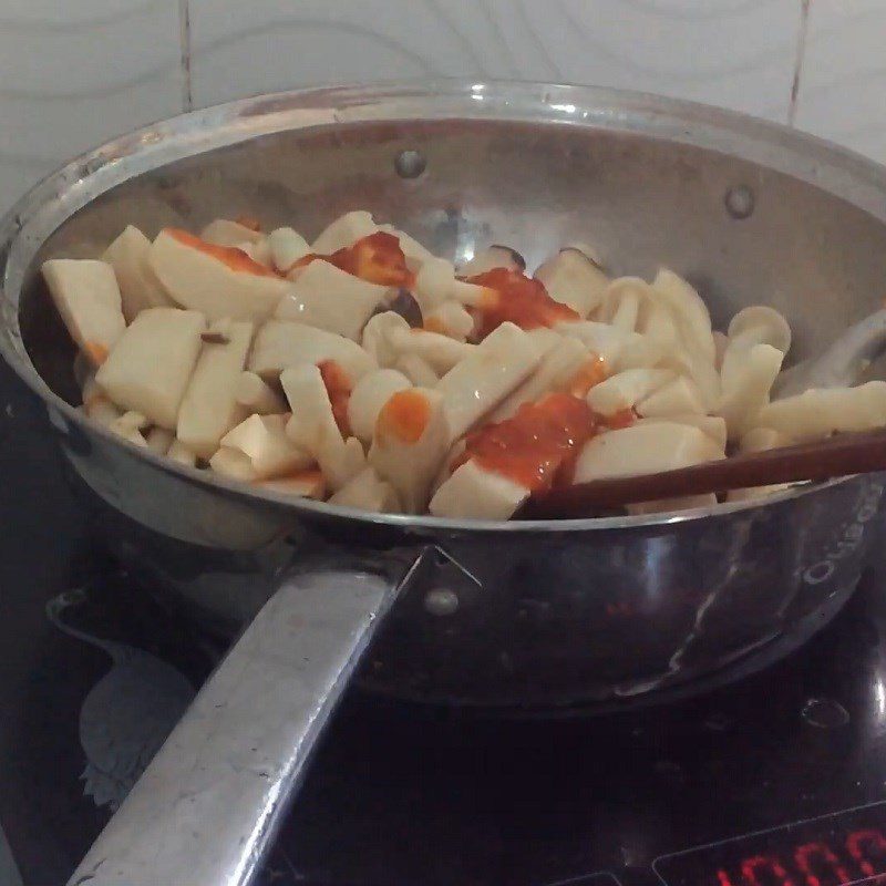 Step 2 Stir-fry Mushrooms and Tofu Skin for Vegetarian Goat Hotpot