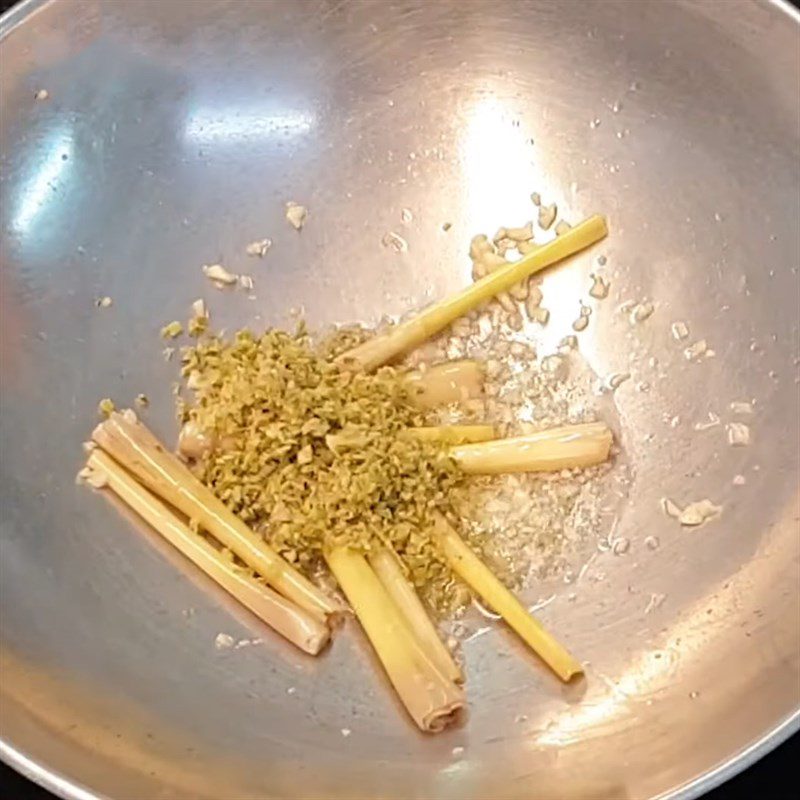 Step 5 Cooking Hot Pot Beef Intestines with Lemongrass