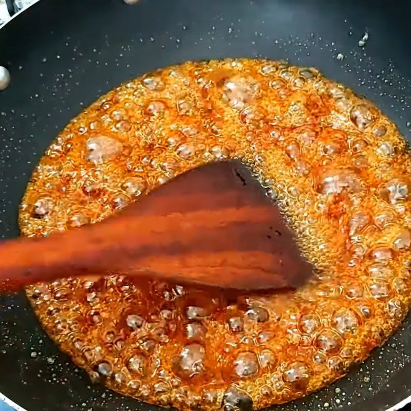 Step 3 Cooking malt syrup Brown rice candy with sesame