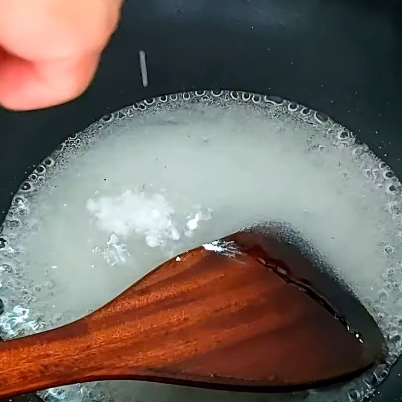 Step 3 Cooking malt syrup Brown rice candy with sesame