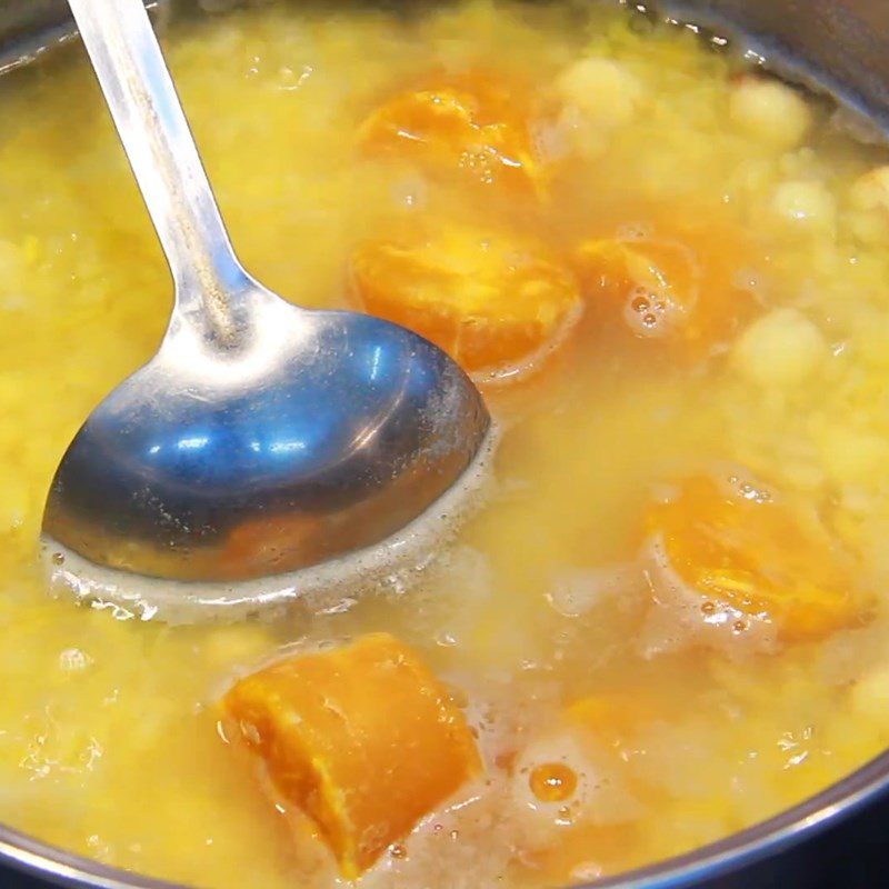 Step 2 Cook the mung beans and lotus seeds Soft lotus seed and snow fungus dessert