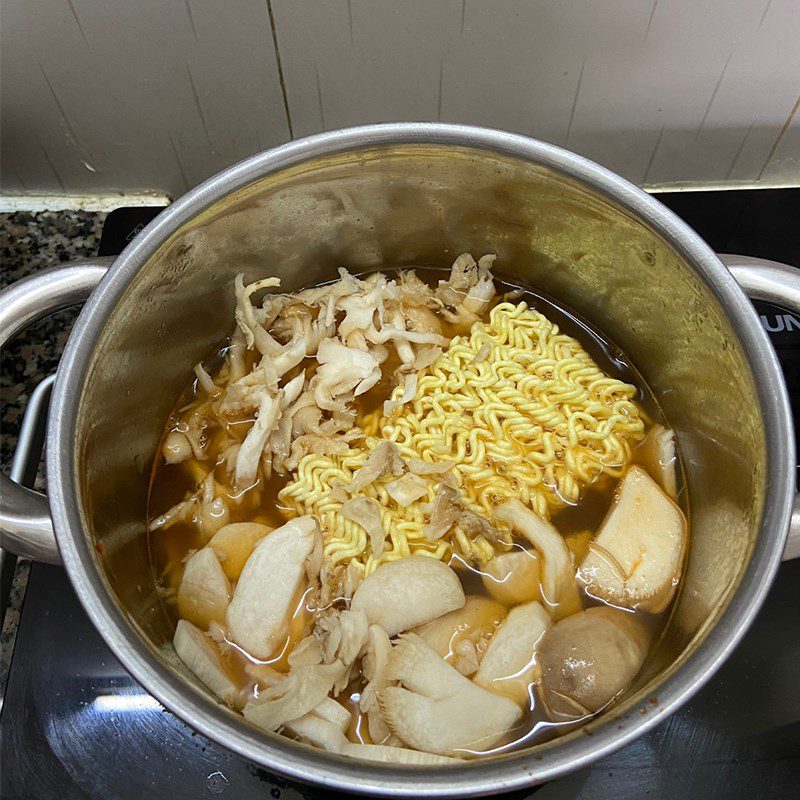 Step 3 Cook Spicy Vegetarian Noodles with chili powder