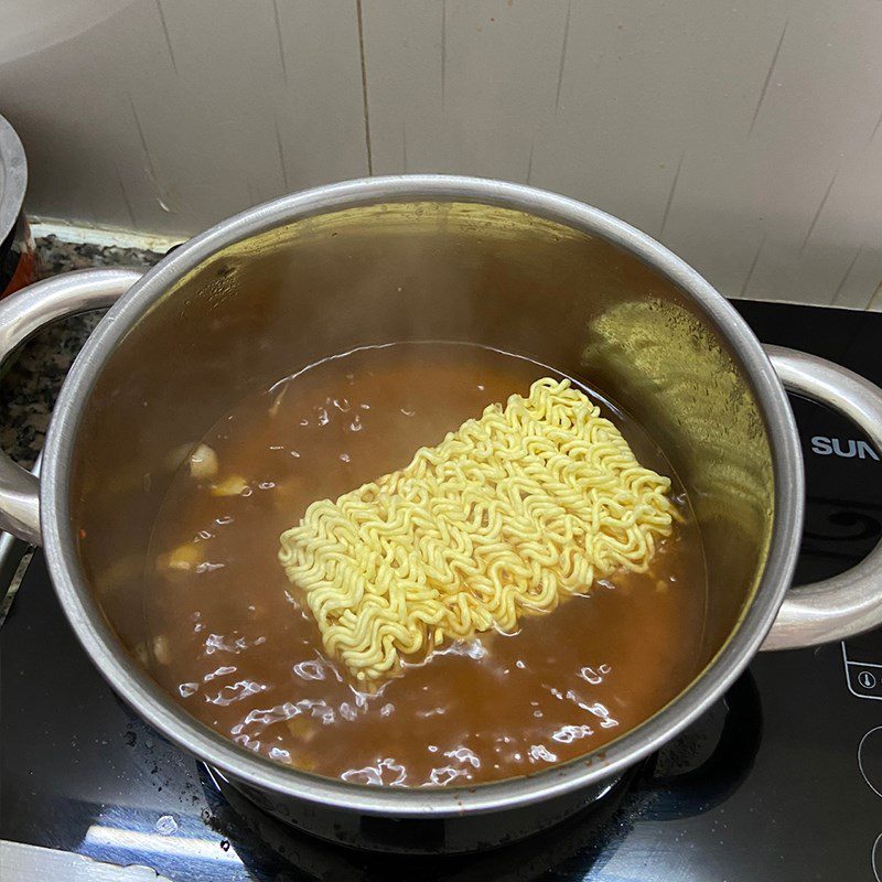 Step 3 Cook Spicy Vegetarian Noodles with chili powder