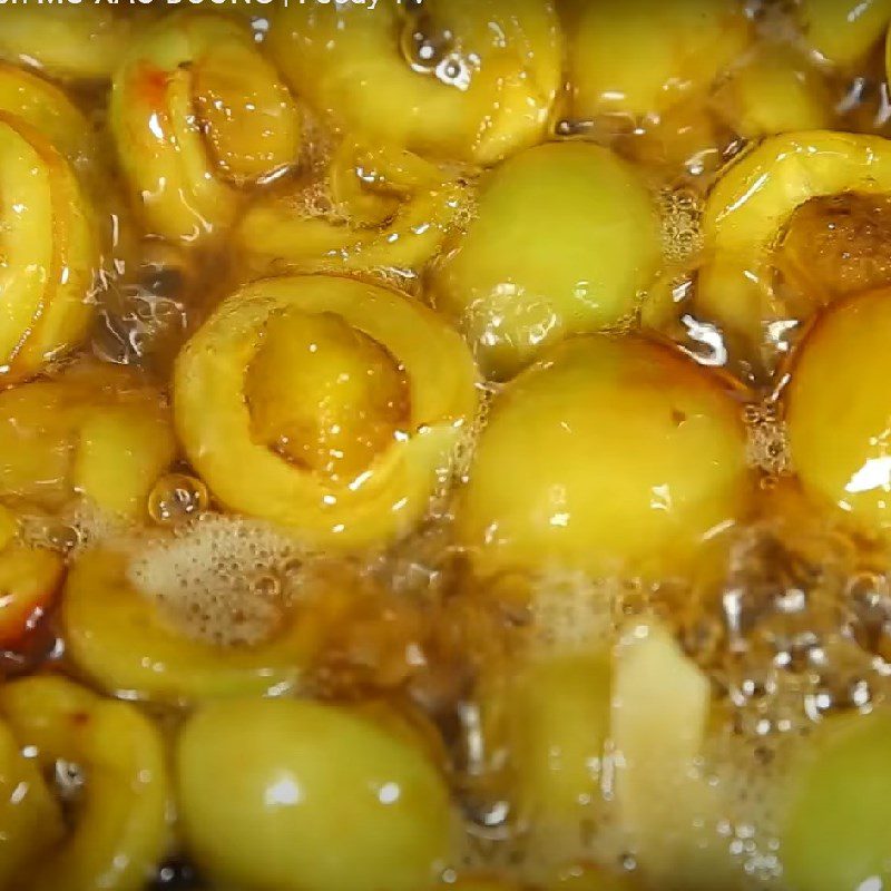 Step 3 Cook apricots Apricot jam coated with sugar