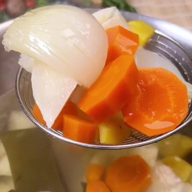 Step 2 Make the broth sweet for Seaweed Noodles