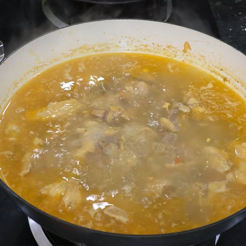 Step 5 Cooking Chicken Filling and Broth Quang Noodles with Chicken Da Nang