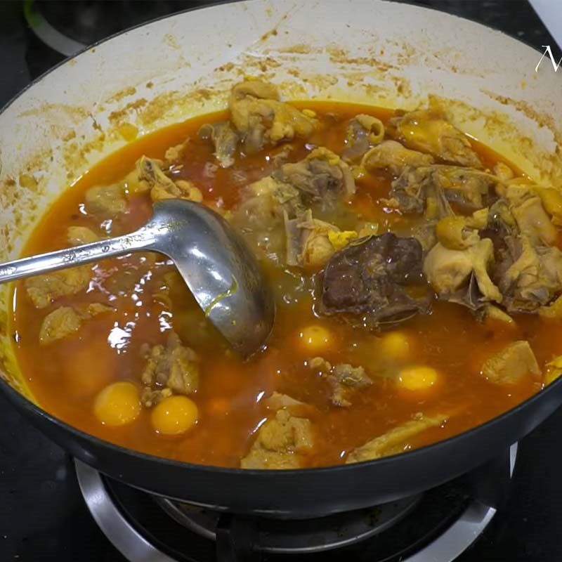 Step 5 Cooking Chicken Filling and Broth Quang Noodles with Chicken Da Nang