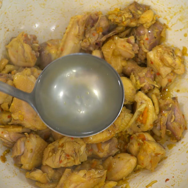 Step 5 Cooking Chicken Filling and Broth Quang Noodles with Chicken Da Nang