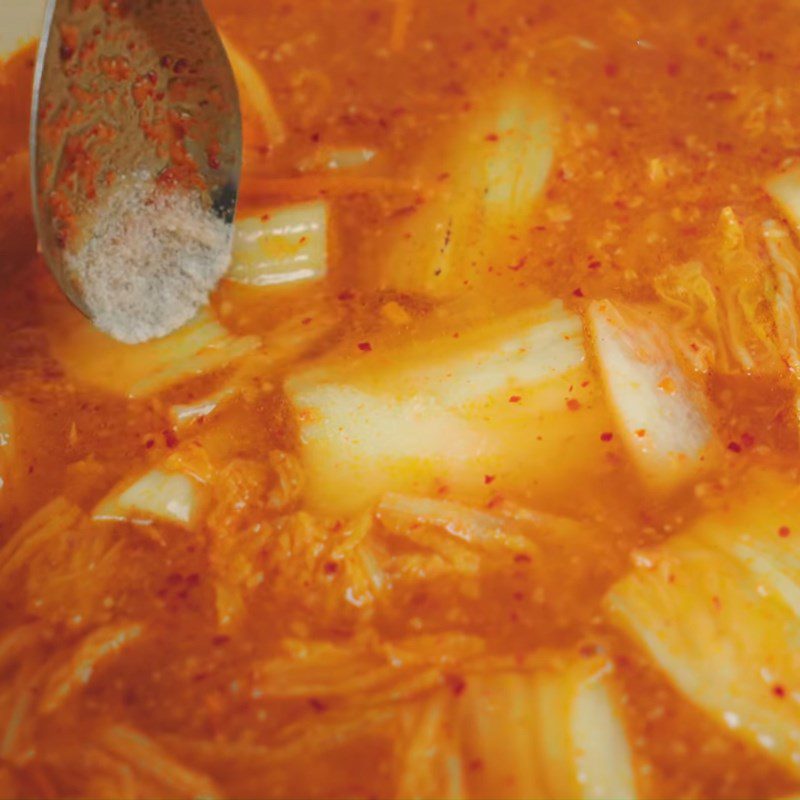 Step 4 Cook kimchi soup with salmon head