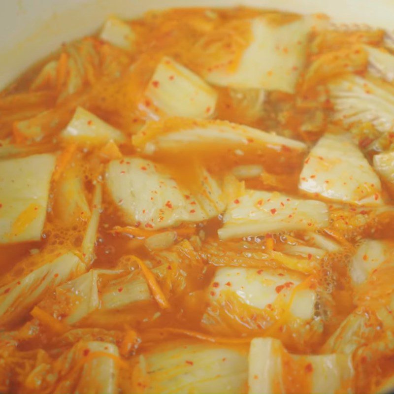 Step 4 Cook kimchi soup with salmon head