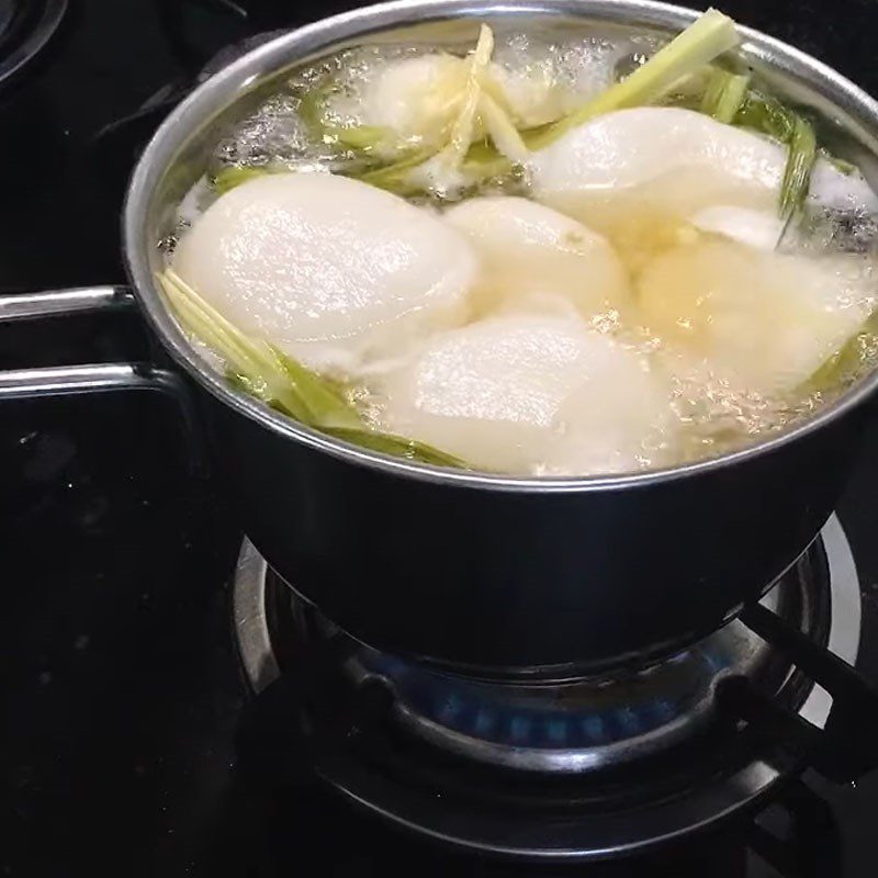 Step 5 Cooking the sweet soup for mung bean rice cakes