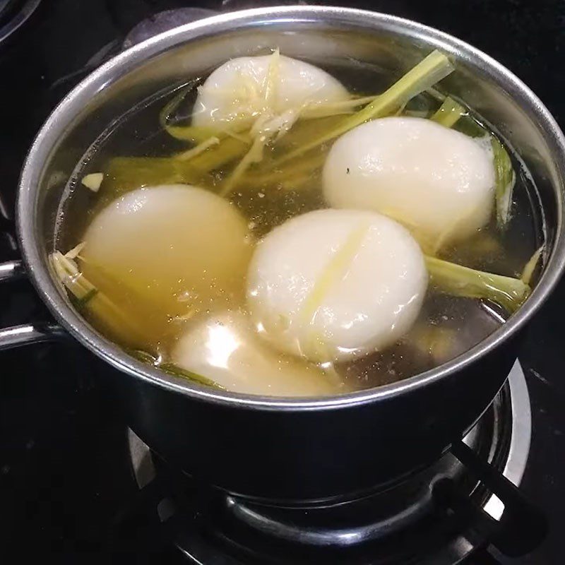 Step 5 Cooking the sweet soup for mung bean rice cakes