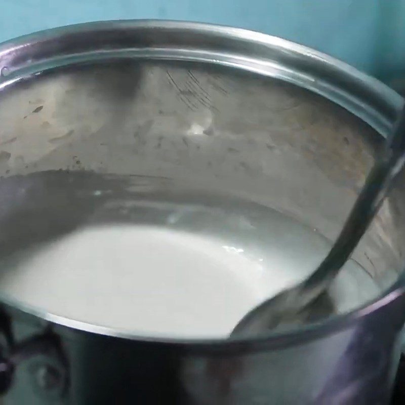 Step 4 Cooking coconut milk Black sesame sweet soup with coconut milk