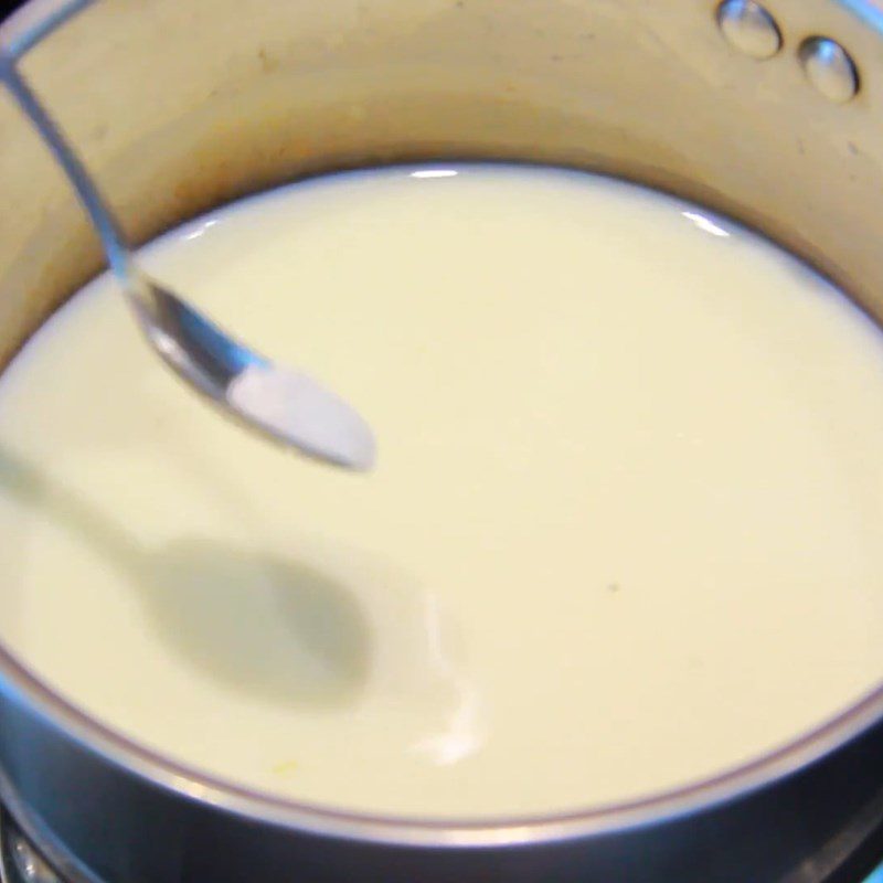 Step 3 Cook the coconut milk Soft lotus seed and snow fungus dessert