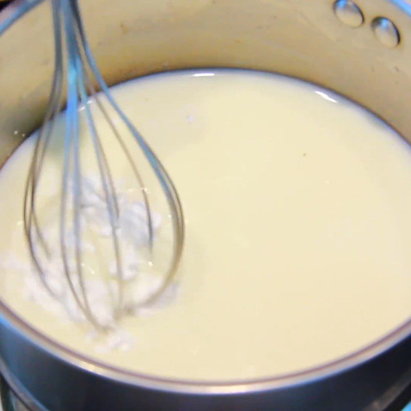 Step 3 Cook the coconut milk Soft lotus seed and snow fungus dessert