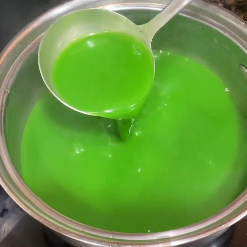 Step 2 Cook pandan coconut milk Pandan Leaf Phuc Linh Cake