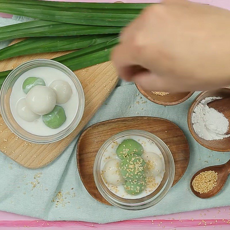 Step 5 Cook the coconut milk and finish the pandan leaf dumplings without filling