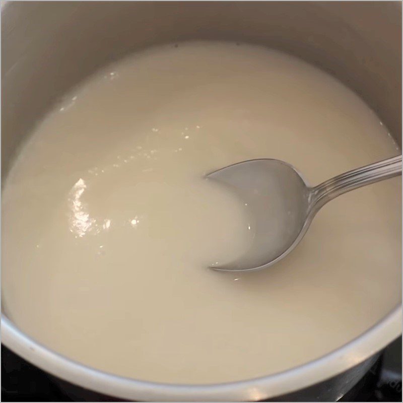 Step 4 Cook coconut milk and syrup Chè ba màu