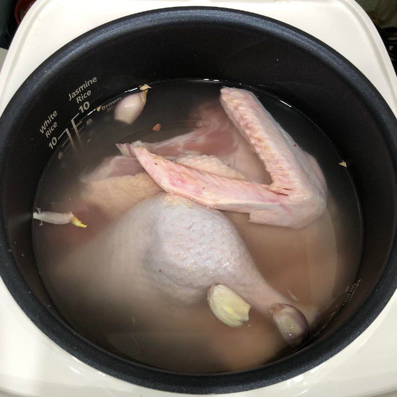 Step 2 Cooking the broth for Duck Bamboo Shoot Noodle using a rice cooker